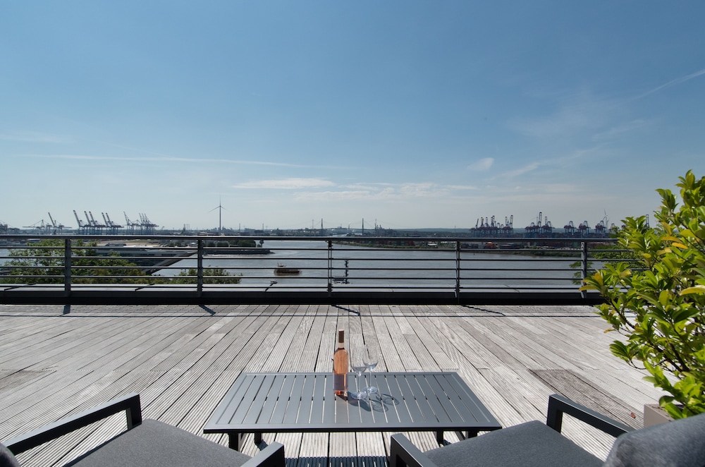 Superior Suite, Terrace thumbnail 5