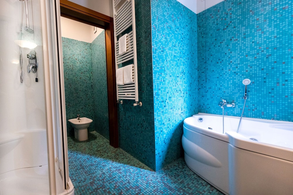 Superior Quadruple Room, Balcony, Lake View photo 3