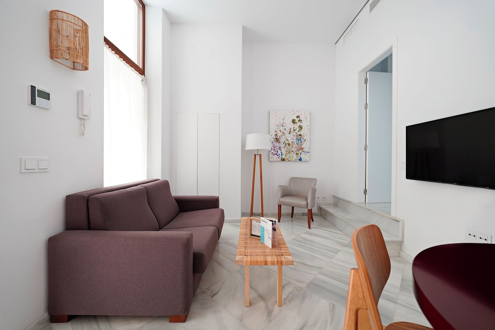 Extra Large Studio with Kitchen - Photo 1