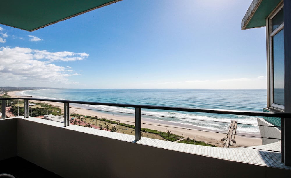 Deluxe Executive Family Suite - Sea Facing - Photo 11
