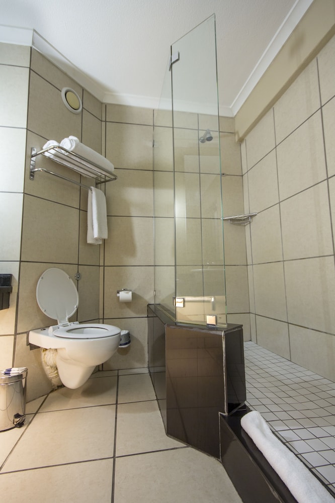 Standard Room (Queen) - Photo 4
