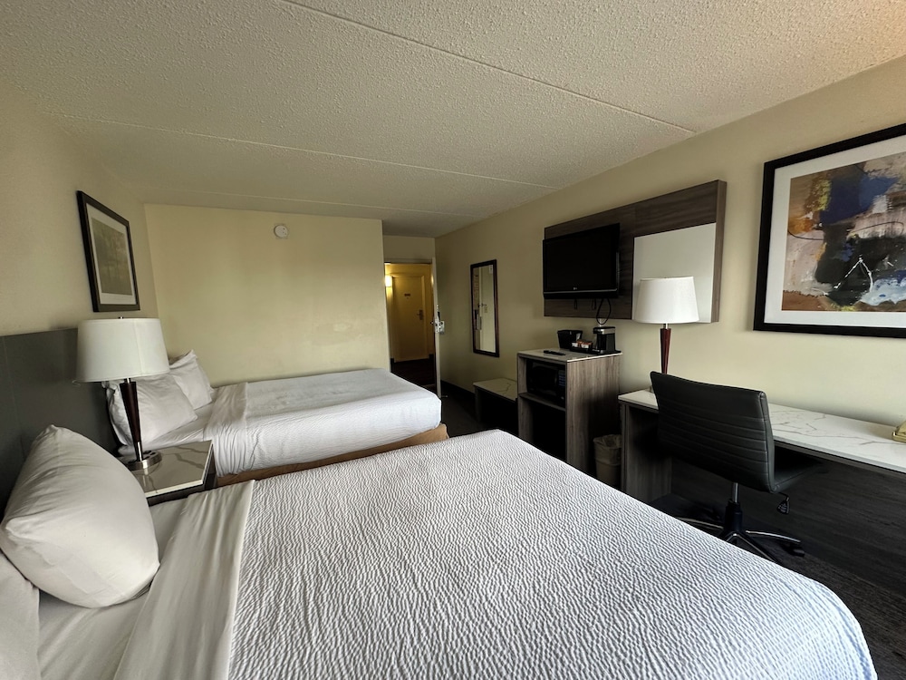 Room, 2 Queen Beds, Non Smoking (Upgraded) - Photo 3