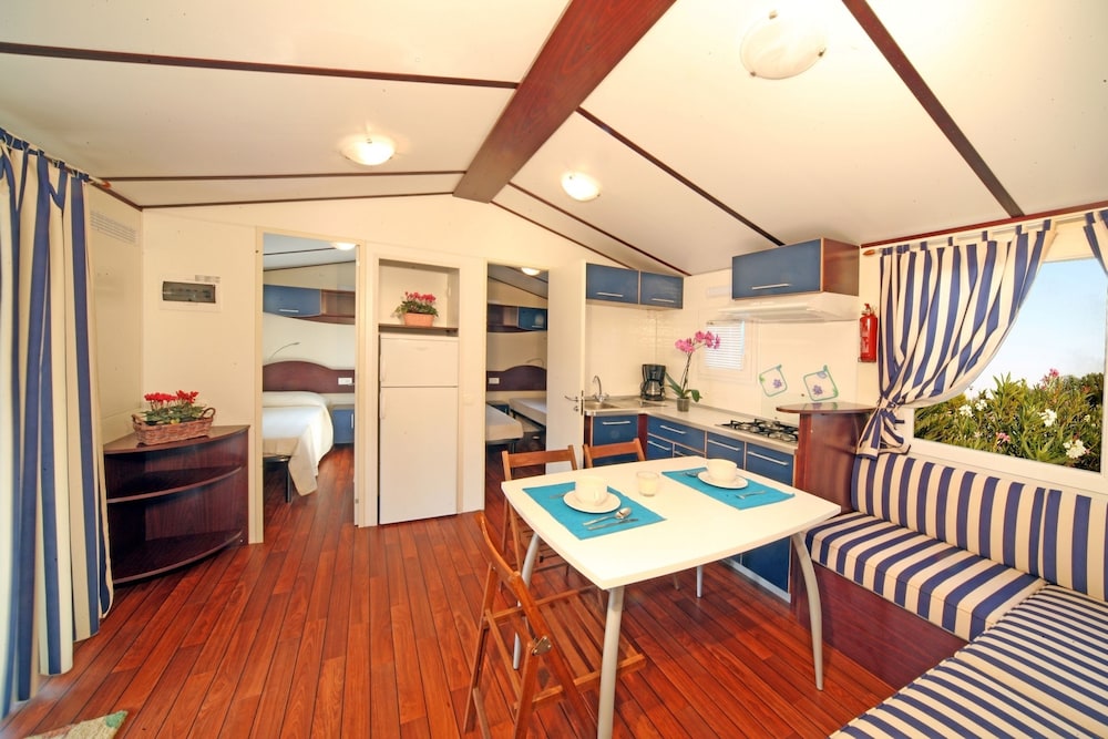 Mobile Home, 3 Bedrooms photo 3