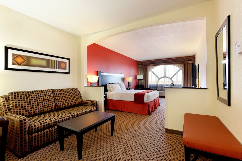Suite, 1 King Bed with Sofa bed (Wet Bar) - Photo 1