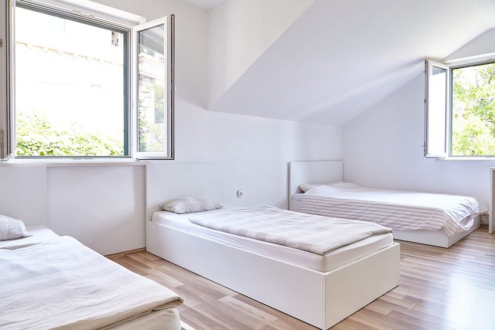 Triple Room, Non Smoking, Private Bathroom