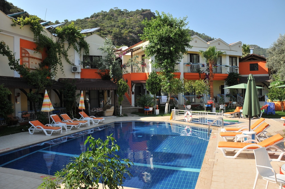 Comfort Quadruple Room, Pool View, Poolside photo 2