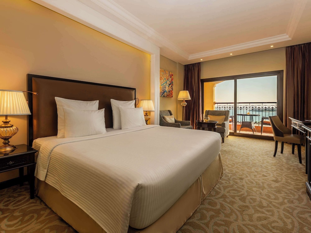 Standard Room, 1 King Bed photo 2