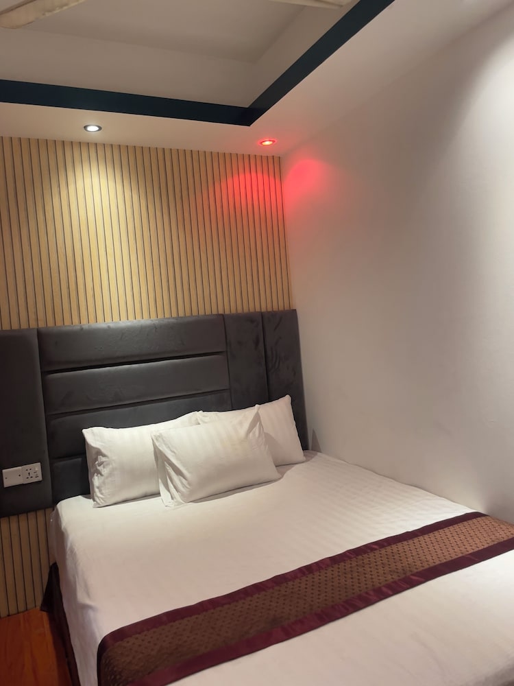Economy Triple Room photo 1
