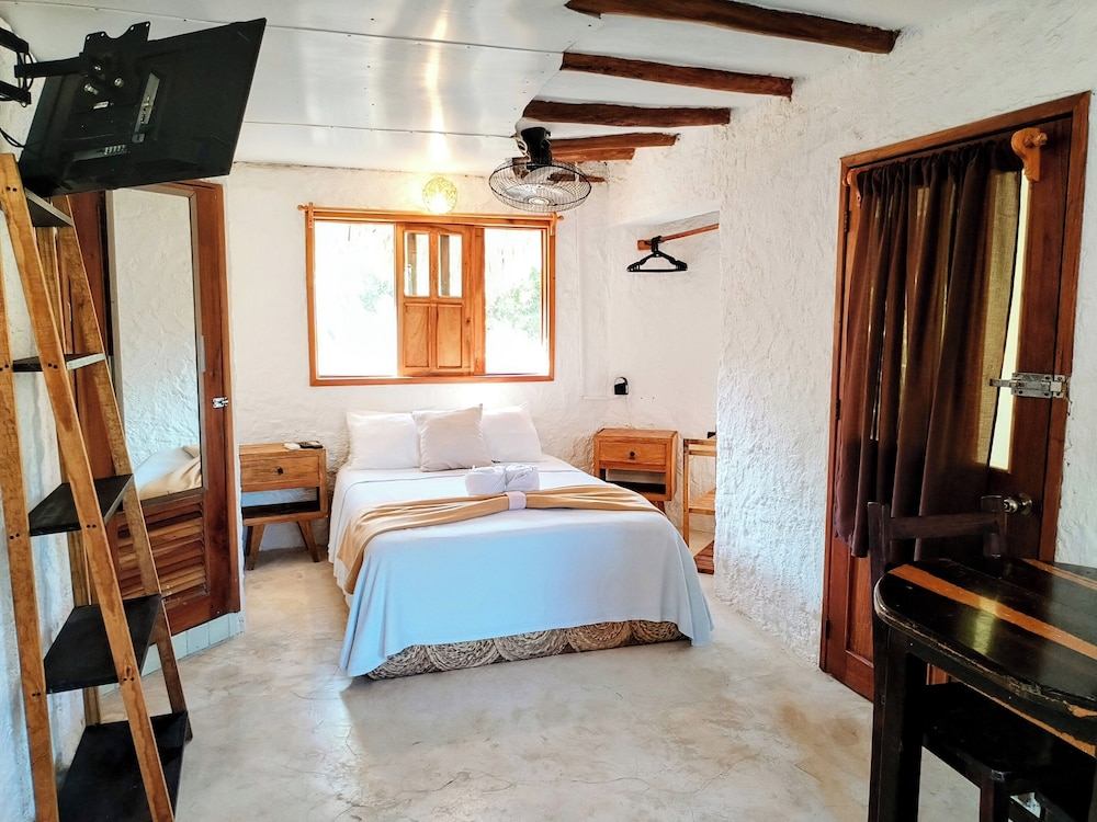 Traditional Room, Balcony, Garden View photo 1