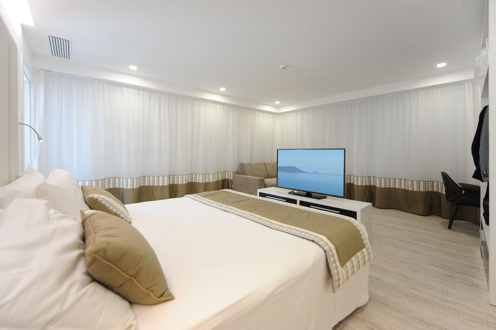 Deluxe Suite, Terrace, Partial Sea View photo 3