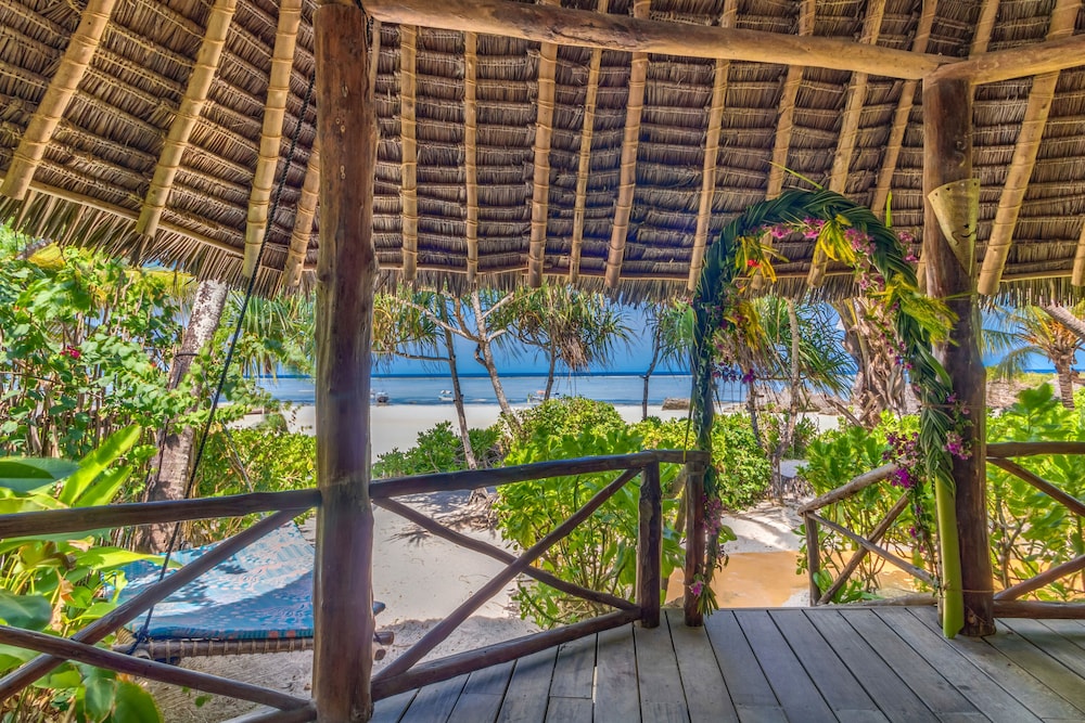 Ocean Front bungalow photo 2