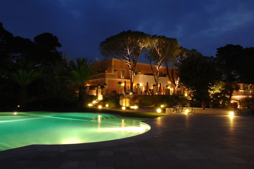 Junior Studio Suite, 1 Queen Bed, Fireplace, Poolside (Triple) photo 2