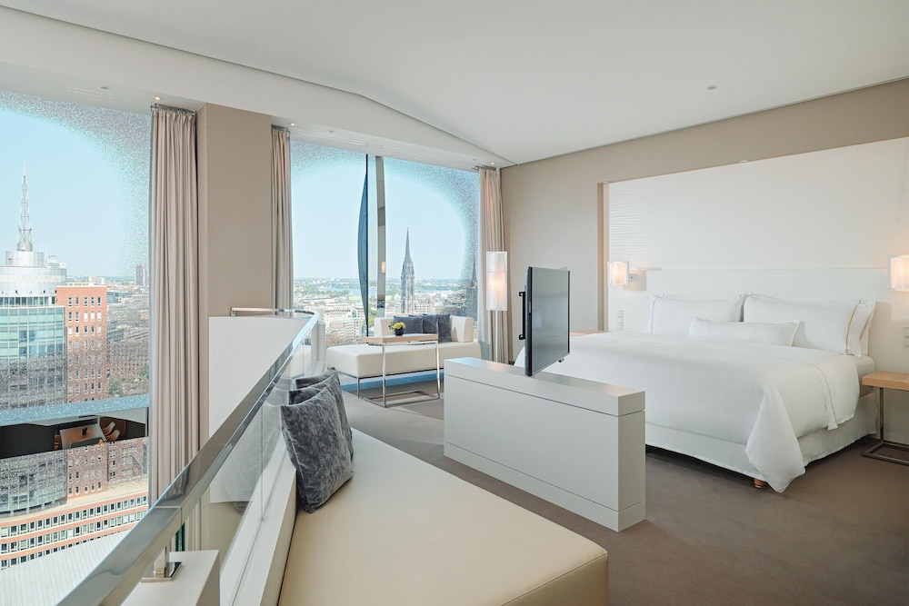 Suite, 1 King Bed with Sofa bed