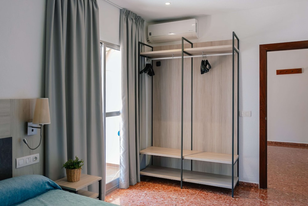 Triple Room (2 Adults) thumbnail 6