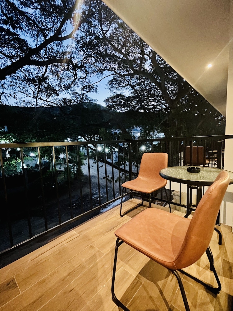 Superior Double Room, 1 King Bed, Balcony photo 2