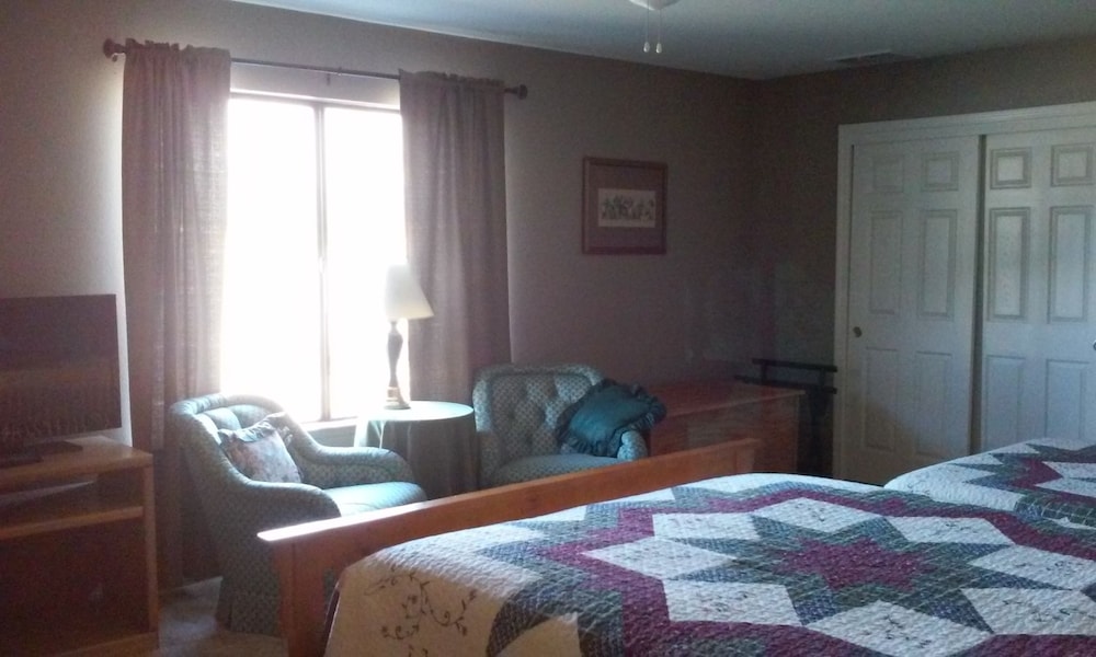 5. Family Room photo 2