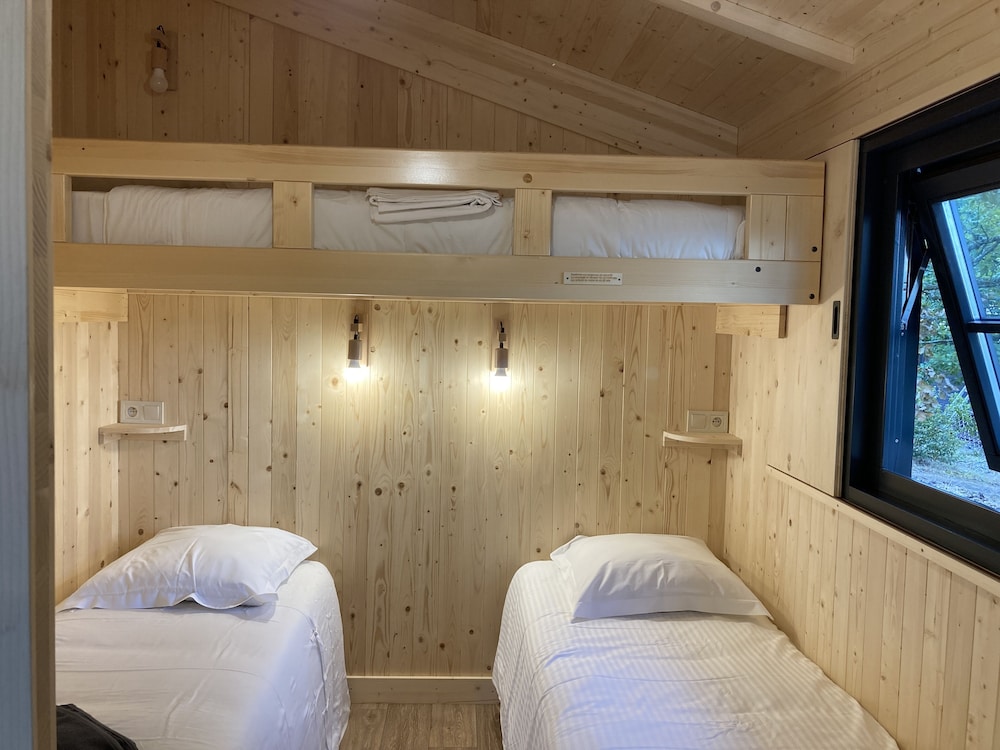 Family Cabin, 2 Bedrooms, Hot Tub photo 3