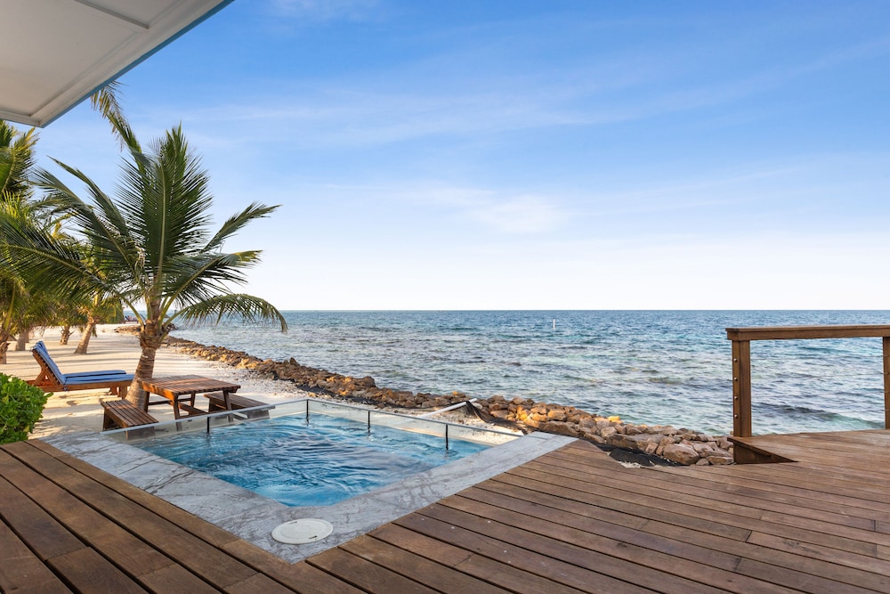 Oceanfront Villa Suite w/ Private Pool photo 3