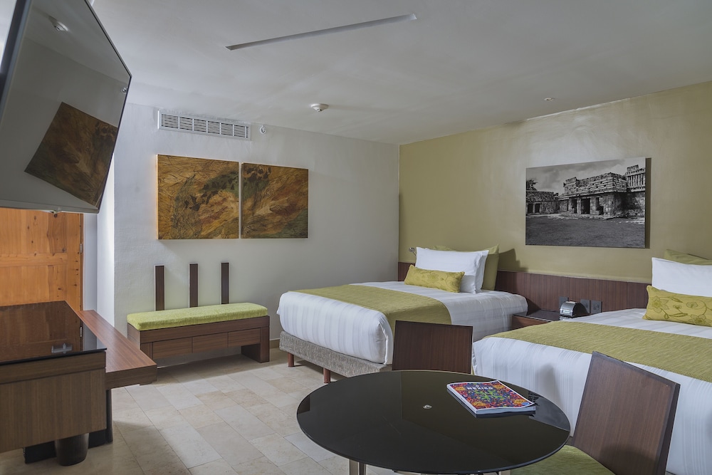 Club Signature Room with One King Bed