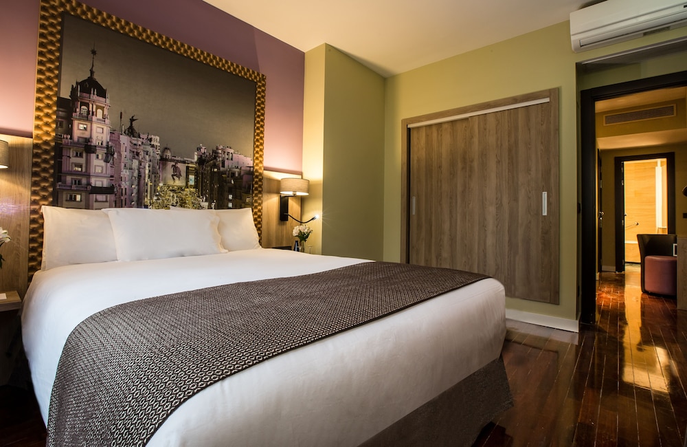 Deluxe Room - Photo 5