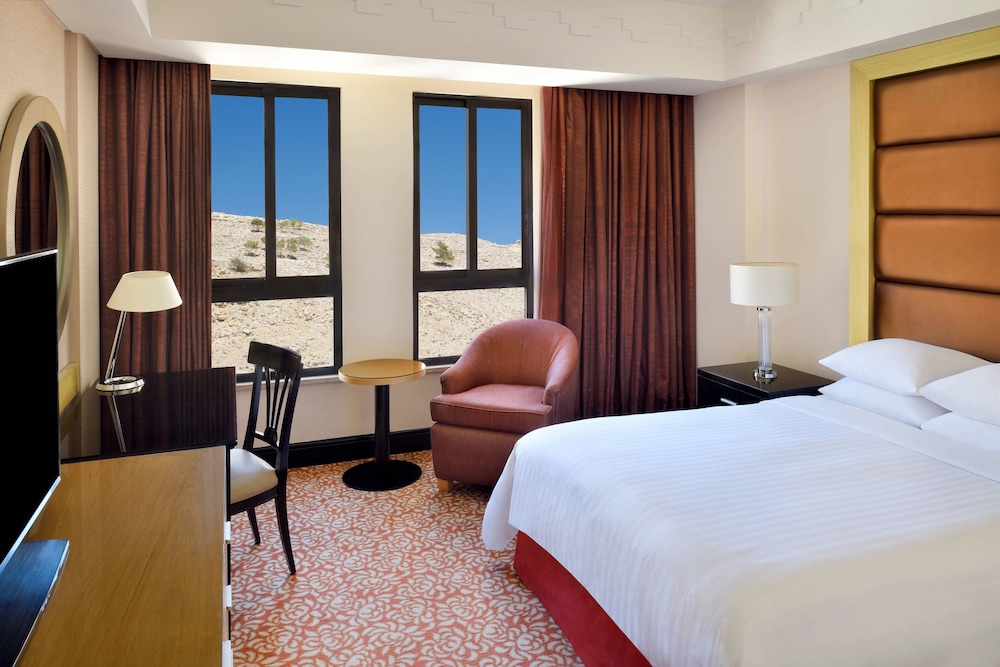Deluxe Room, 1 Queen Bed - Photo 5