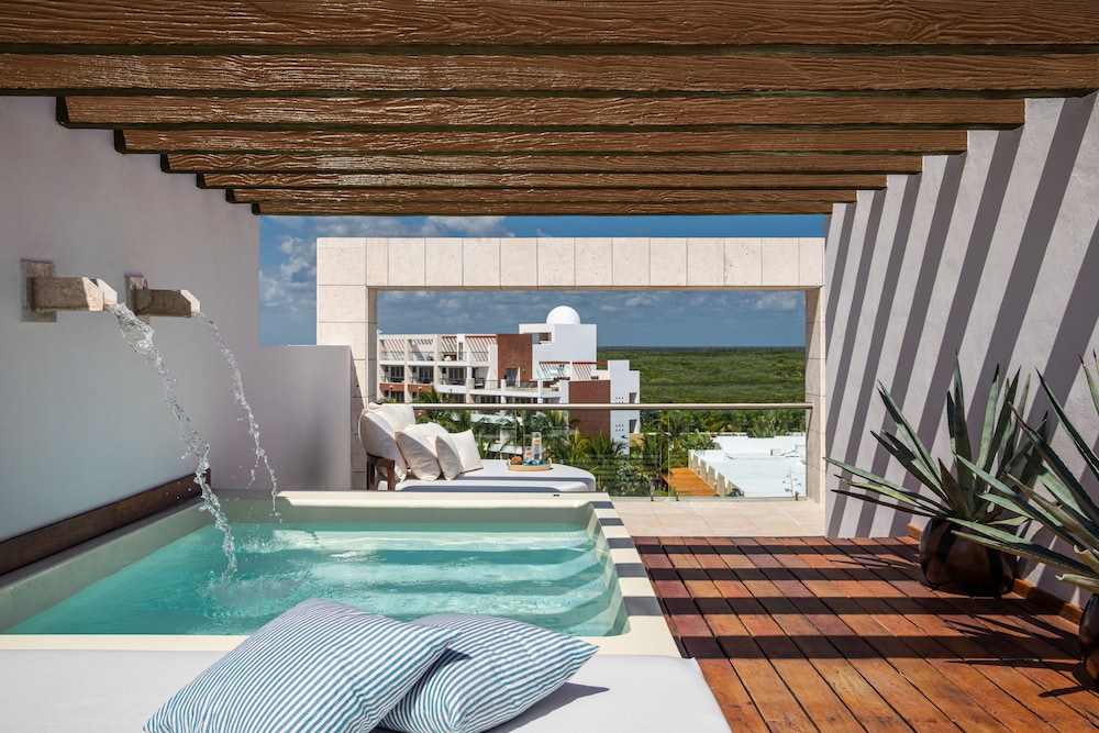 Two-Story RooftopTerrace Suite Spa or Pool View photo 1