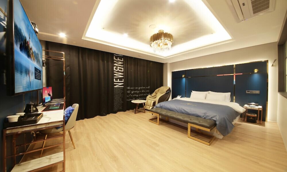 Deluxe Double Room - Photo 9