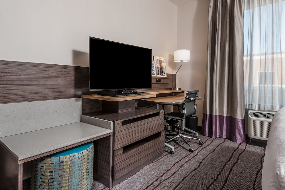 Executive Room, 2 Queen Beds (Mobility/Hearing Access, Roll-In Shwr) photo 1