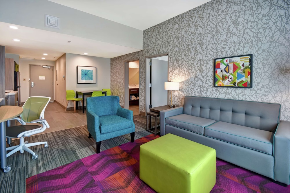 Suite, 1 King Bed, Accessible (Hearing) - Photo 3
