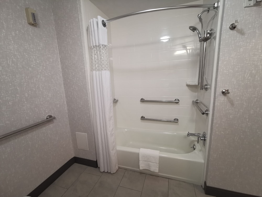 Suite, 1 King Bed, Accessible, Non Smoking - Photo 6