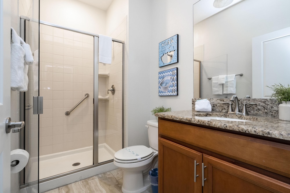 Beautiful 4BR 3BA Home w Pool at Storey Lake, Foto 18