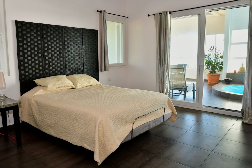 Deluxe Villa, 3 Bedrooms photo 3