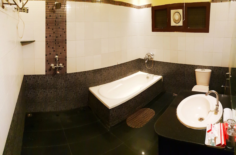 Classic Double Room Single Use, 1 Bedroom, Garden View, Garden Area photo 2
