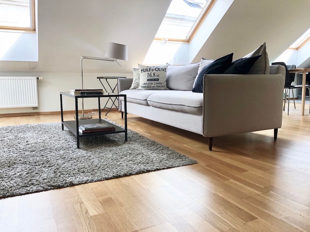 Beautiful One Bedroom Apartment Mesiniu St.3