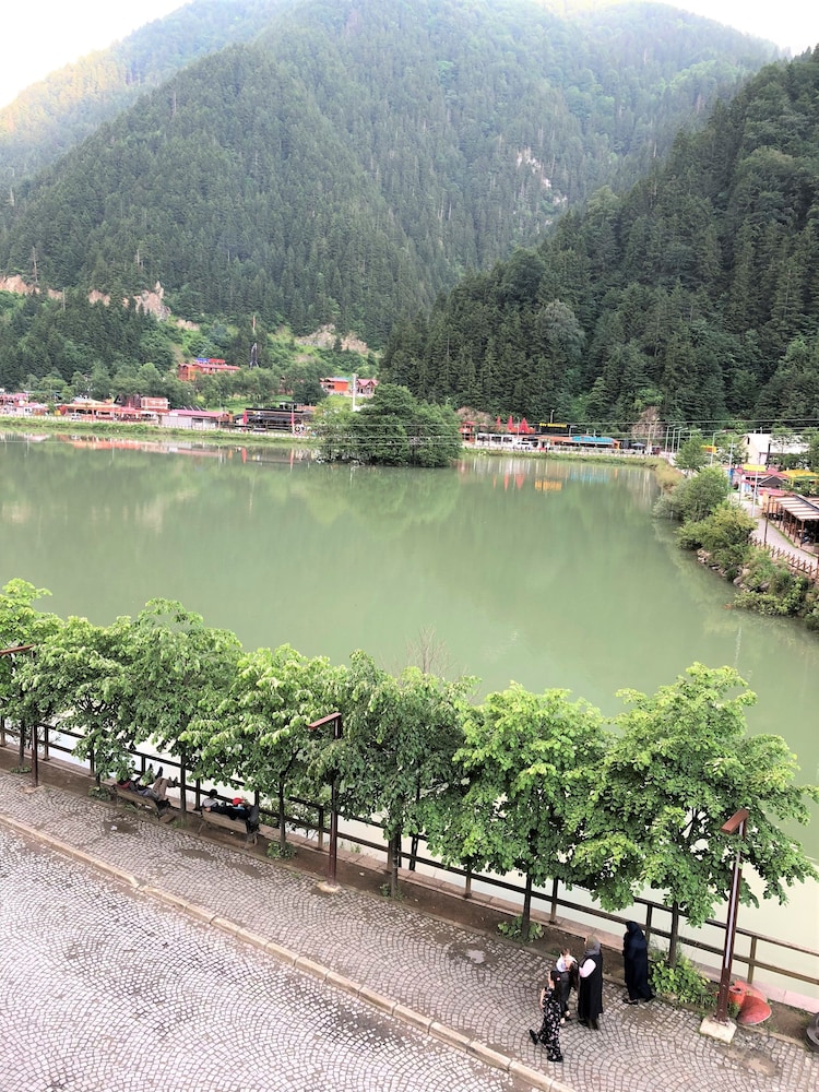Deluxe Triple Room with Lake View  and Terrace Floor photo 2