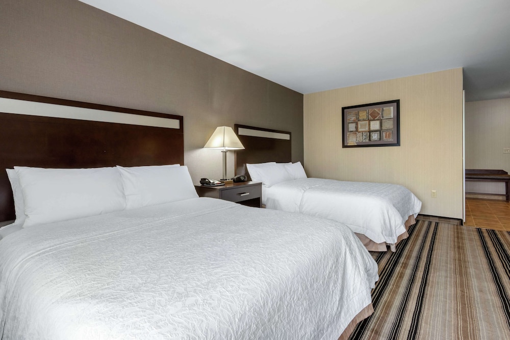 Room, 2 Queen Beds, Accessible, Non Smoking - Photo 1