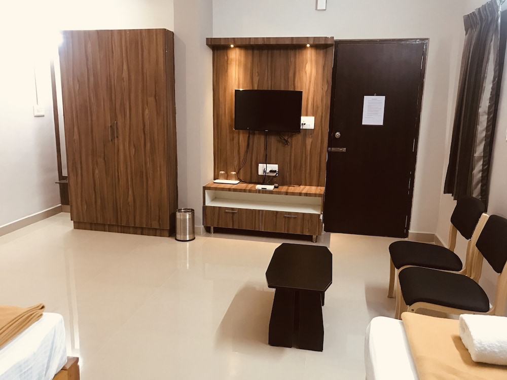 Deluxe Quadruple Room - Photo 2
