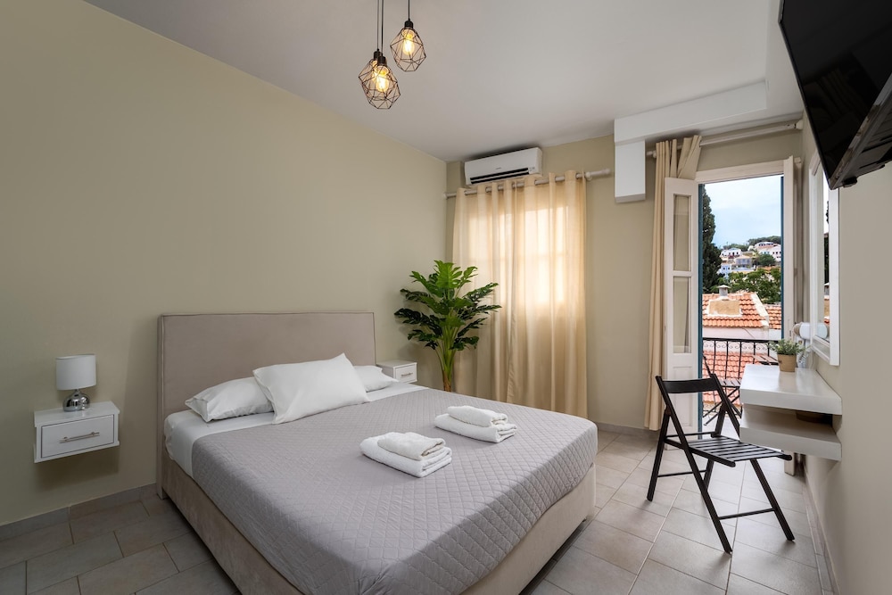 Double Room (7)