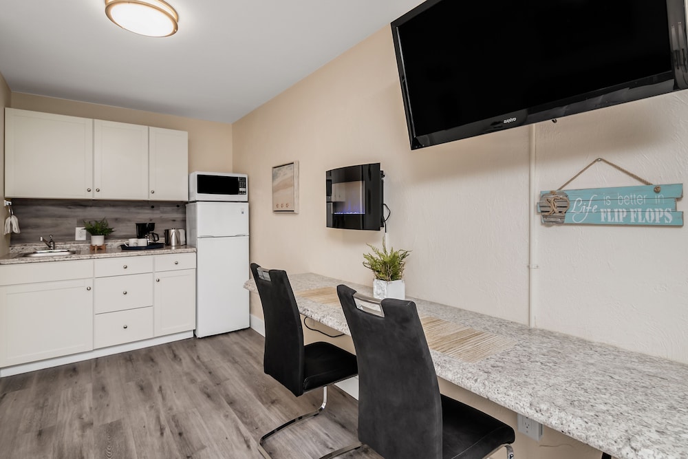 Deluxe Studio, 2 Queen Beds, Kitchenette