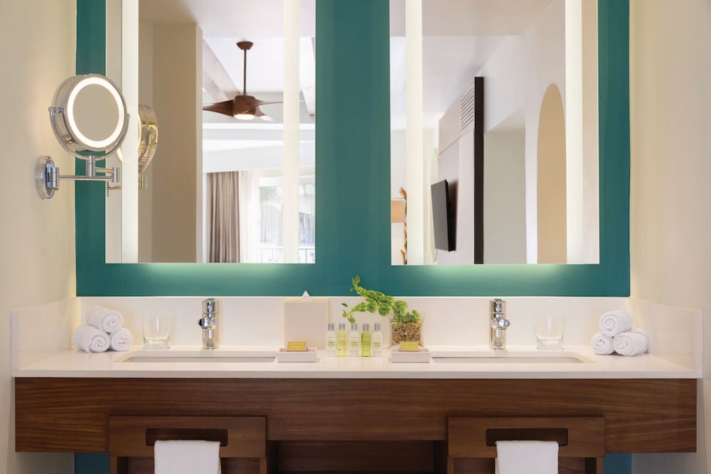 Suite, 1 King Bed, Oceanfront