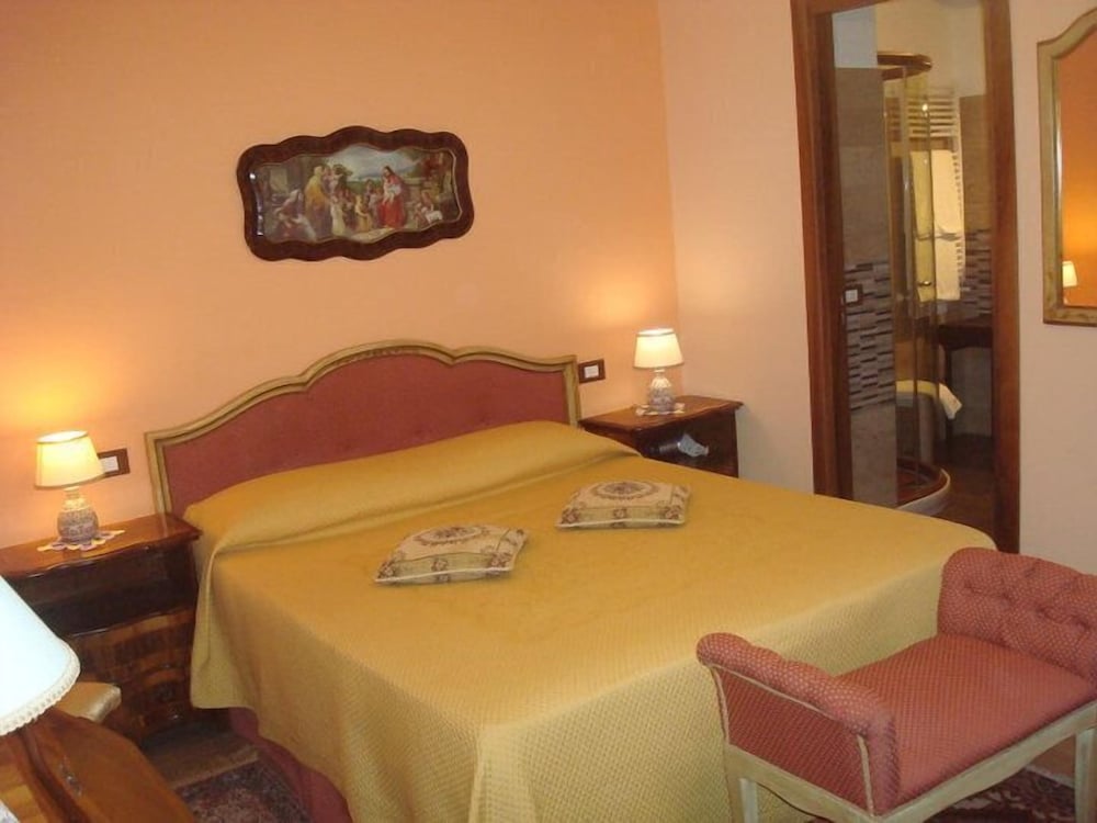 Classic Double Room Single Use, Ground Floor photo 2