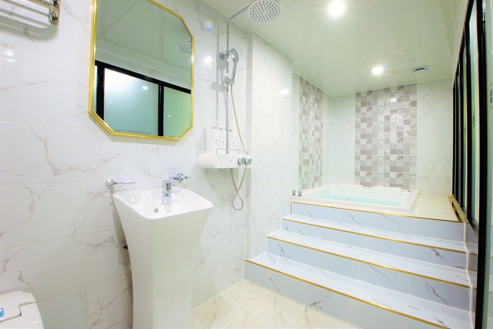 Suite - Photo 6