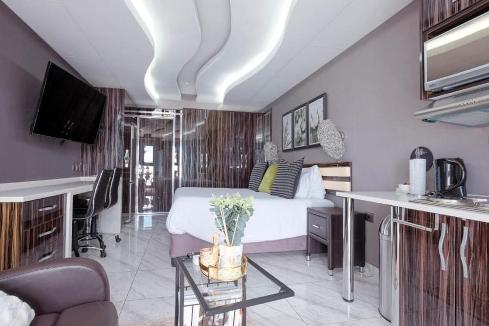 Deluxe Suite photo 3