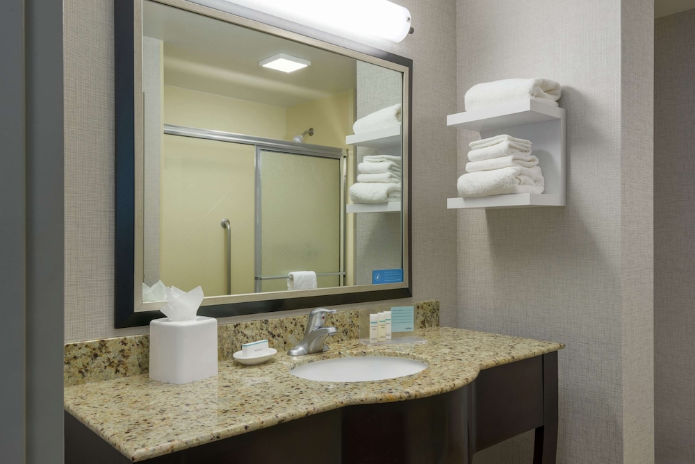 Room, 2 Queen Beds, Accessible - Photo 4