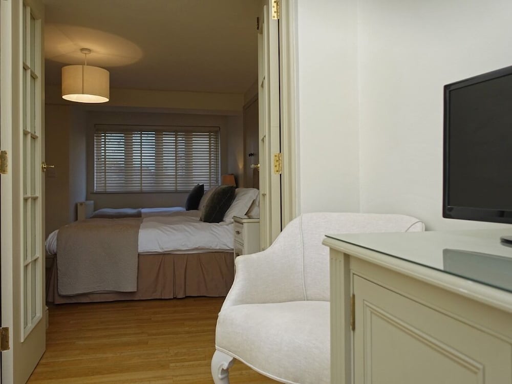 Classic Suite, Ensuite, Garden View photo 3