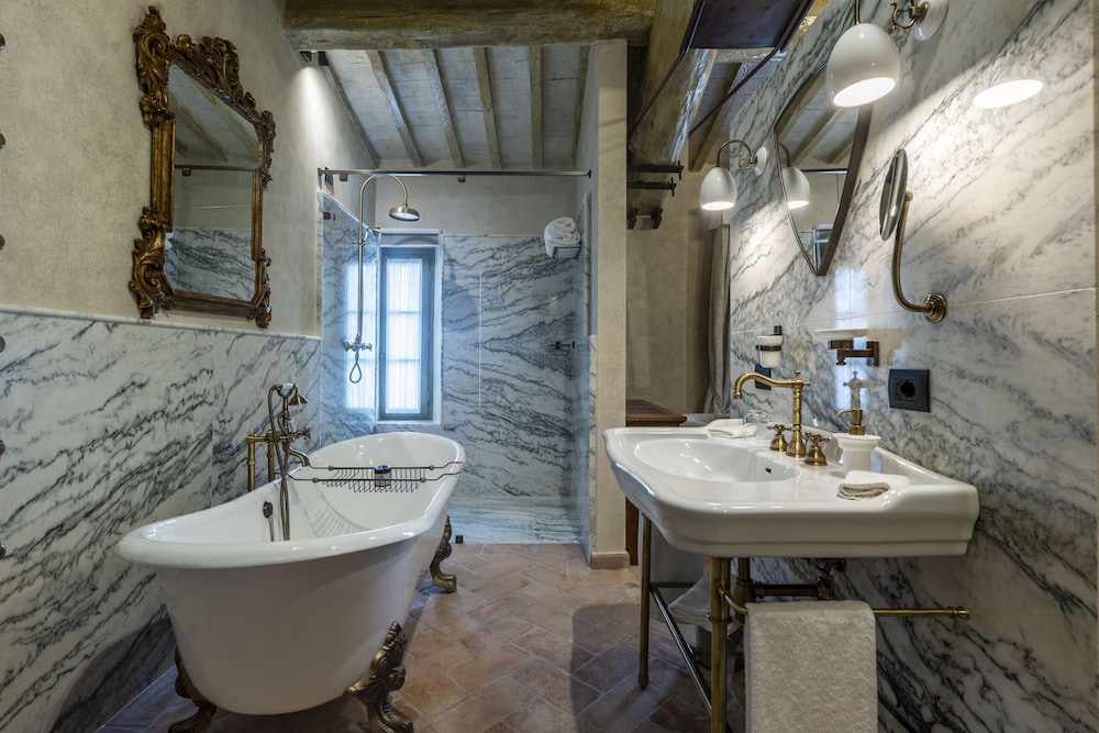 Premium Suite - Photo 20