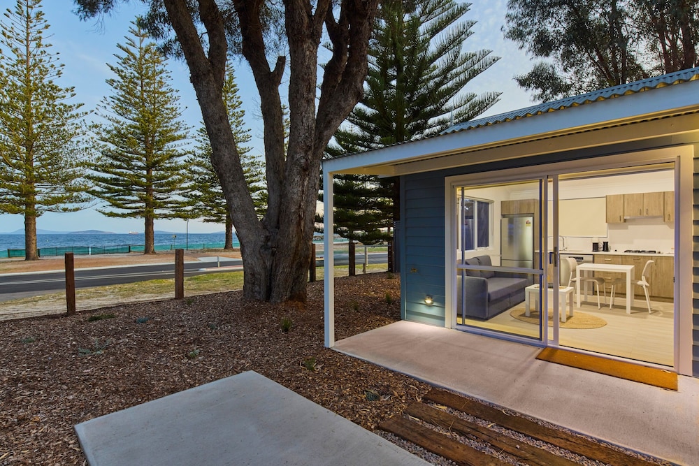 One Bedroom Bay Studio Apartment