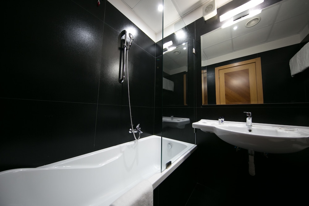 Superior Double Room Single Use - Photo 6