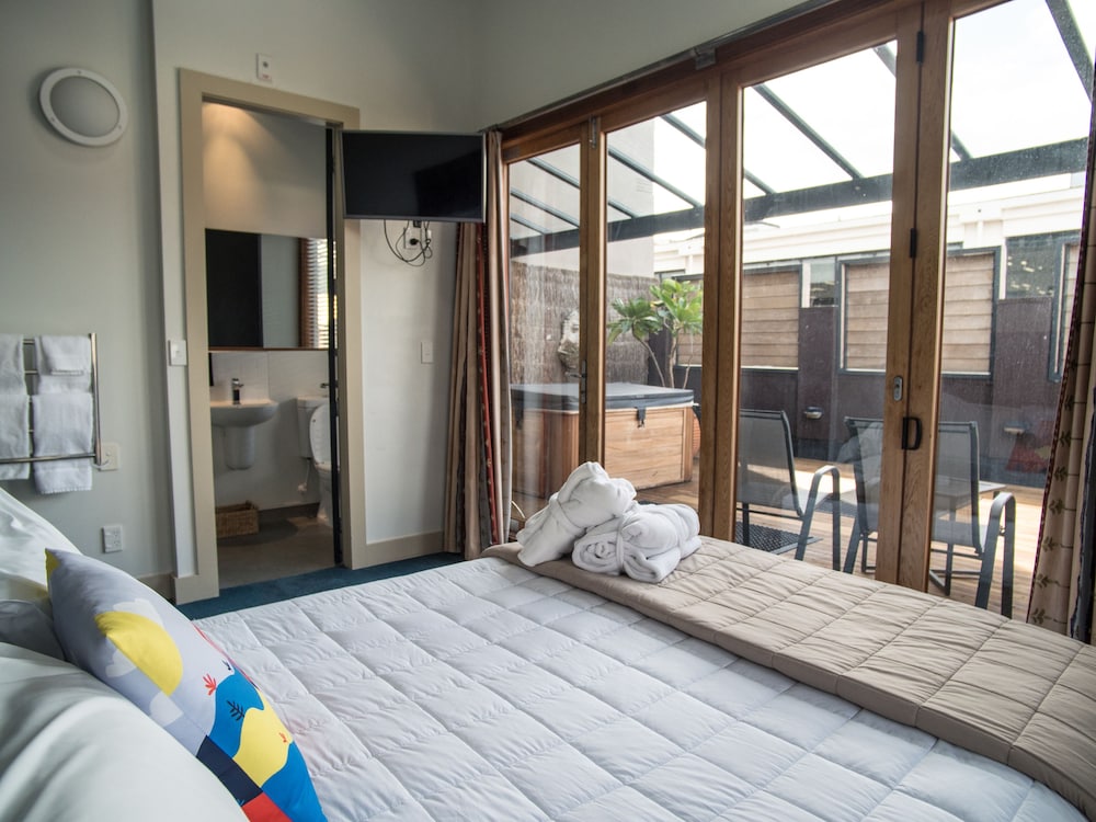 King Studio with Balcony, Spa Pool, and Ensuite
