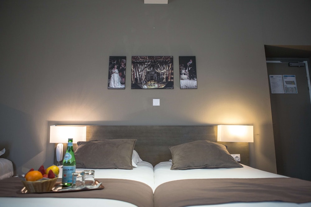 Standard Room, 2 Twin Beds - Photo 33